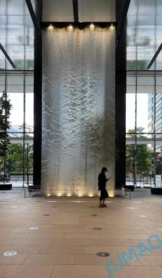 Elastyczna kurtyna wodna z siatki Lekka konstrukcja do przestrzeni