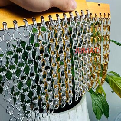 Pełen wdzięku zasłony z metalowego łańcuszka, rozdzielacz pokoju i projekt przestrzeni komercyjnej